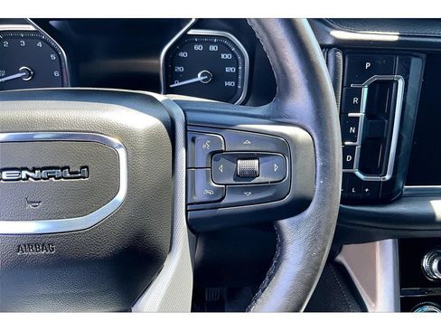 Used 2021 GMC Yukon Denali w/ Denali Ultimate Package AWD/4WD image 12