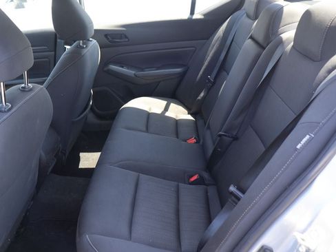 Used 2024 Nissan Altima 2.5 SV FWD image 11