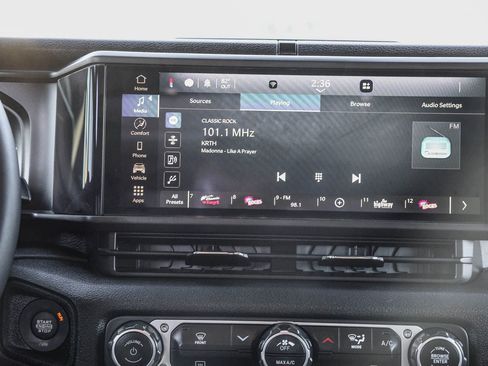 Used 2024 Jeep Wrangler Sport S image 16