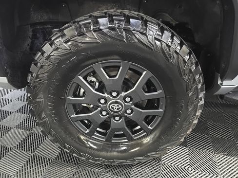 Used 2025 Toyota 4Runner SR5 AWD/4WD image 13