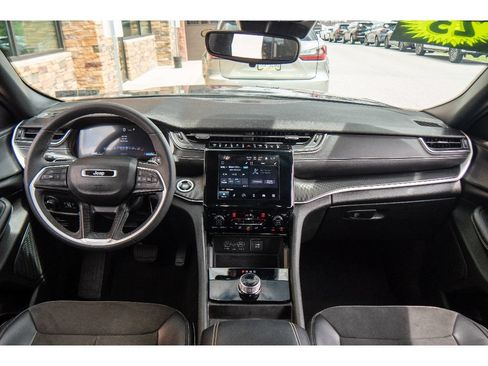 Used 2023 Jeep Grand Cherokee Altitude AWD/4WD image 13
