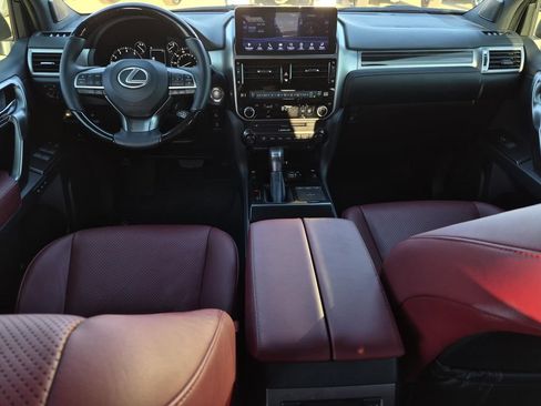 Used 2023 Lexus GX 460 Luxury w/ Accessory Package AWD/4WD image 18