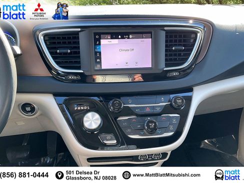 Used 2023 Chrysler Voyager LX image 7