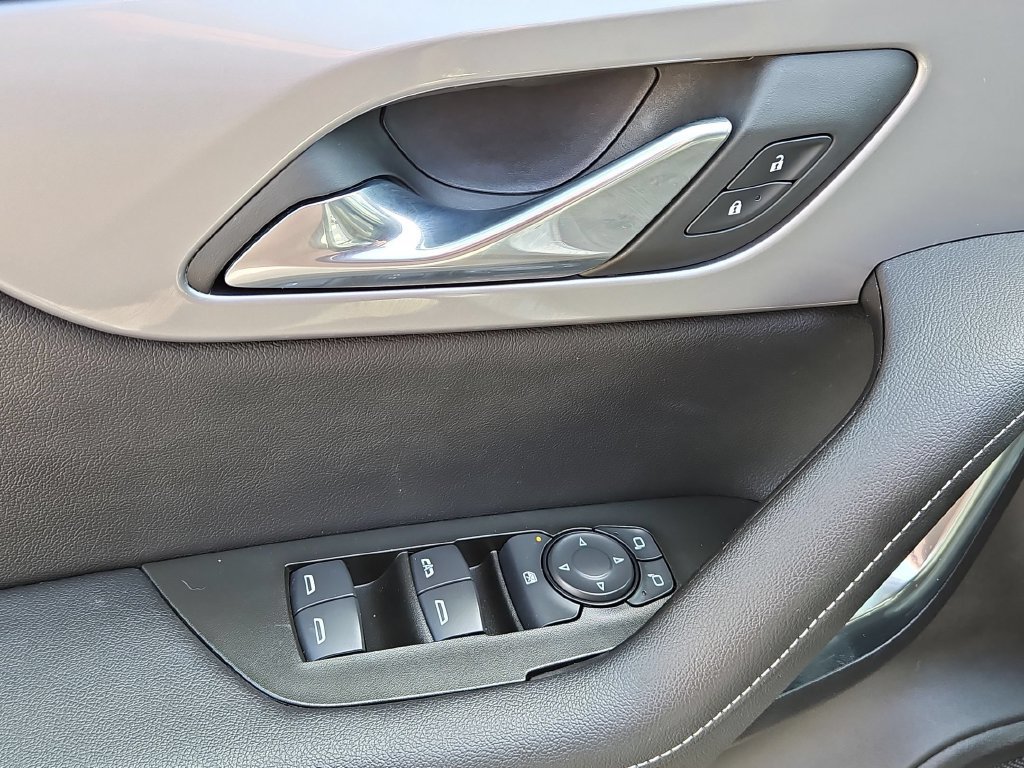 Used 2025 Chevrolet Blazer LT FWD image 13