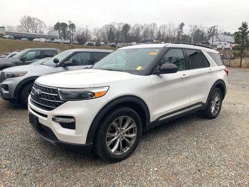 Used 2020 Ford Explorer XLT w/ Equipment Group 202A image 9