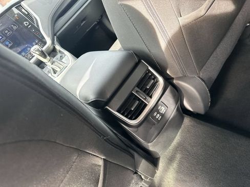 Used 2024 Subaru Outback Premium AWD/4WD image 23