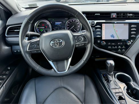 Used 2020 Toyota Camry XLE w/ Sunroof Package FWD image 11