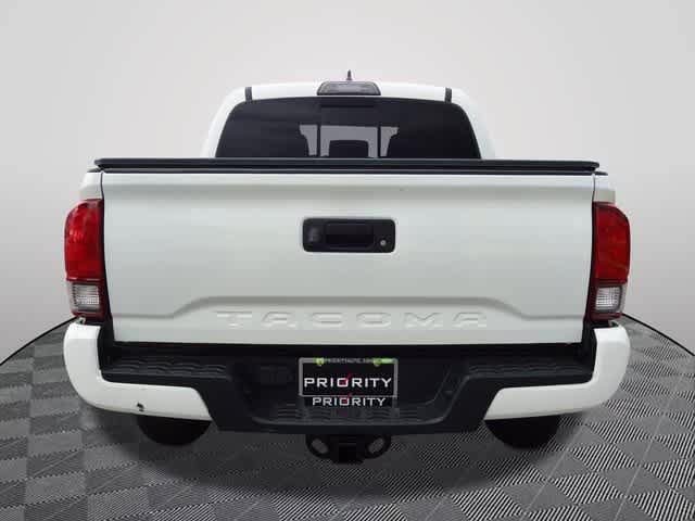 Used 2018 Toyota Tacoma TRD Sport AWD/4WD image 3
