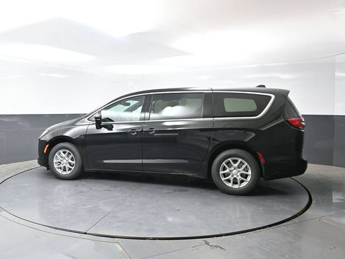New 2027 Chrysler Pacifica Select FWD image 6