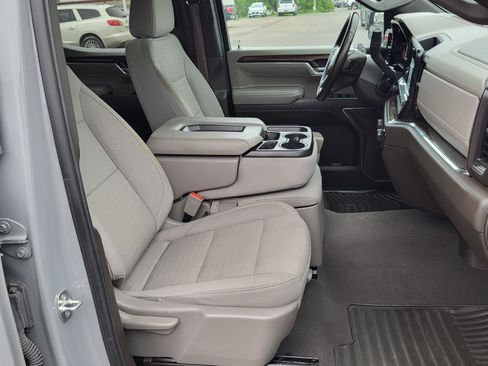 Used 2024 Chevrolet Silverado 1500 LT RWD image 10