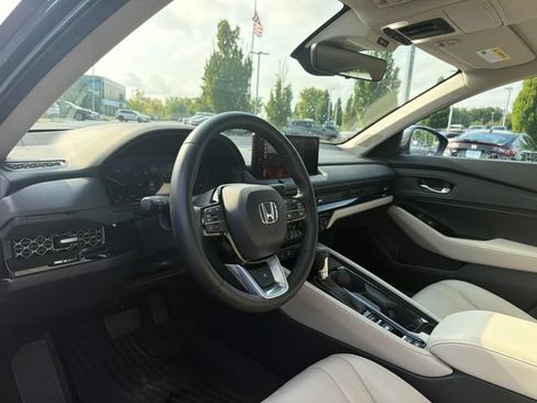 Used 2025 Honda Accord Touring image 13