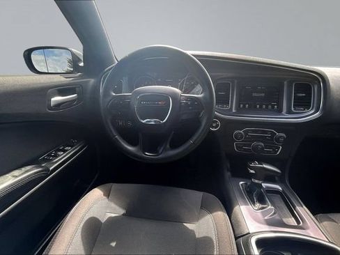 Used 2018 Dodge Charger SXT RWD image 8