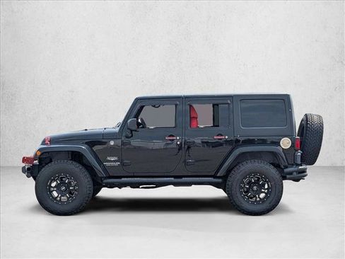 Used 2013 Jeep Wrangler Unlimited Sahara w/ Connectivity Group AWD/4WD image 8