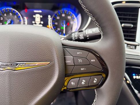 New 2026 Chrysler Pacifica Select image 16