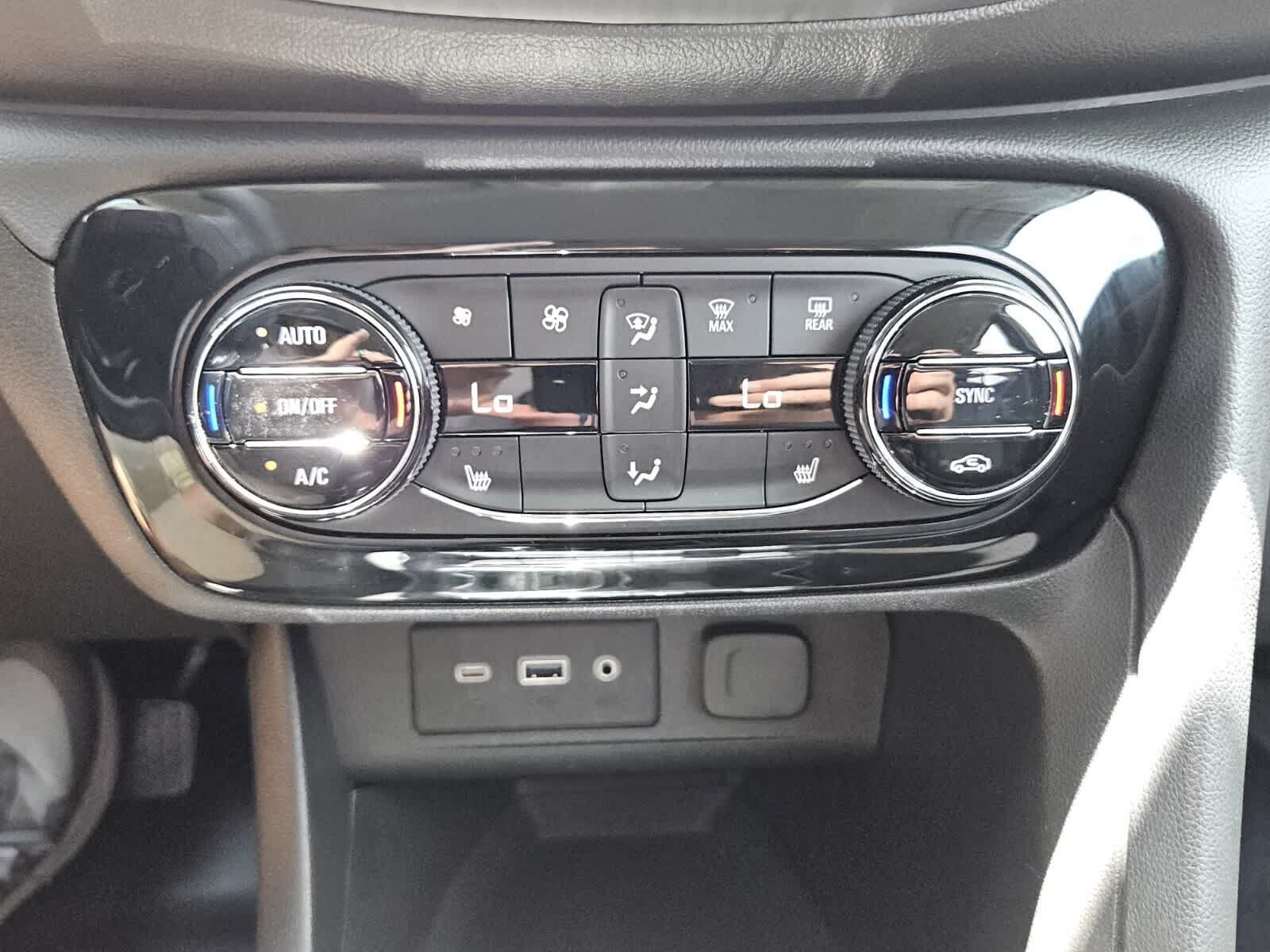 Used 2022 Buick Encore GX Select w/ Safety Package II FWD image 10