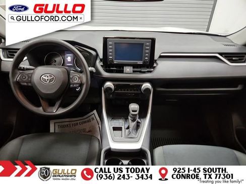 Used 2021 Toyota RAV4 LE image 11
