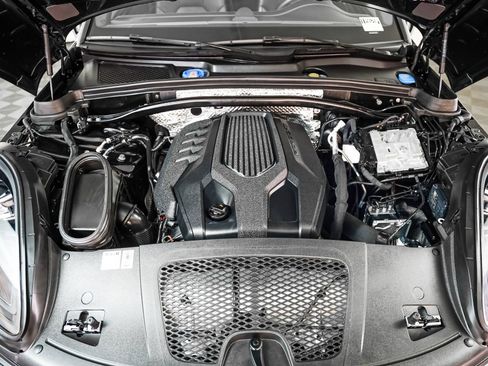 Used 2024 Porsche Macan Turbo image 12