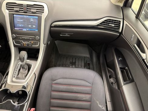Used 2016 Ford Fusion SE FWD image 26