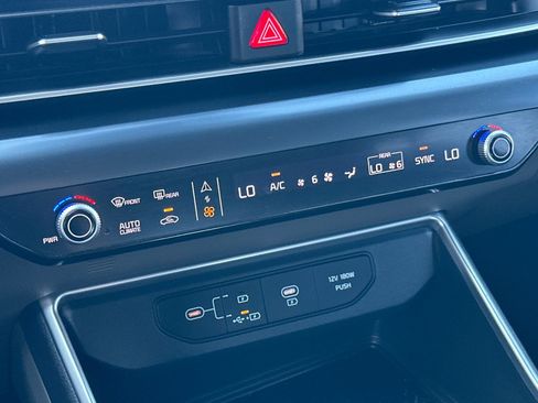 Used 2025 Kia Carnival FWD image 23