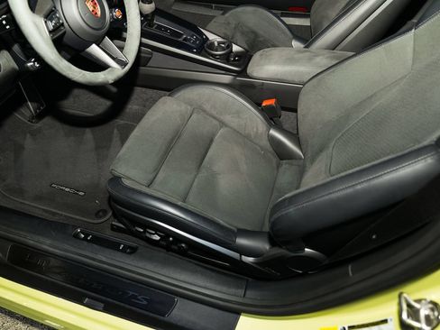 Certified 2025 Porsche 911 Carrera GTS RWD image 21