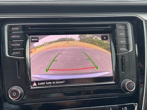 Used 2017 Volkswagen Passat 1.8T SEL Premium FWD image 20