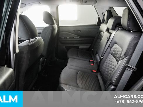 Used 2025 Nissan Pathfinder SV image 17