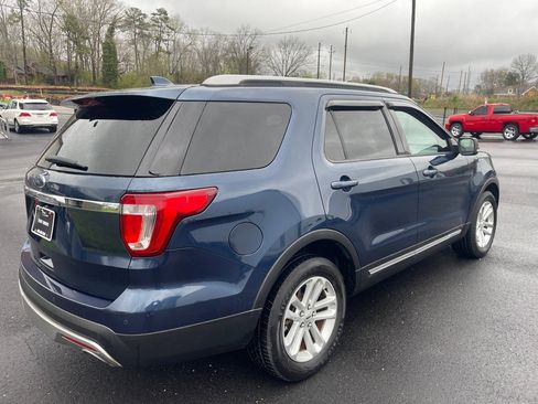 Used 2017 Ford Explorer XLT w/ Equipment Group 202A image 6