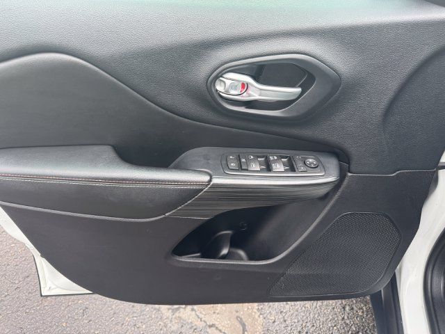 Used 2016 Jeep Cherokee 75th Anniversary FWD image 21
