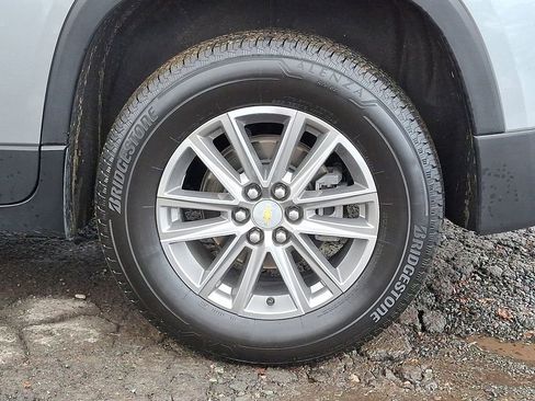 Used 2024 Chevrolet Traverse LT image 34