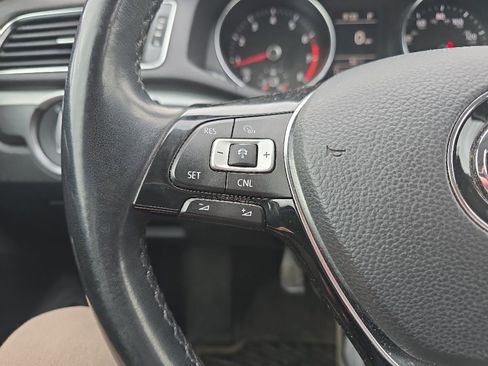 Used 2018 Volkswagen Passat 2.0T R-Line FWD image 11