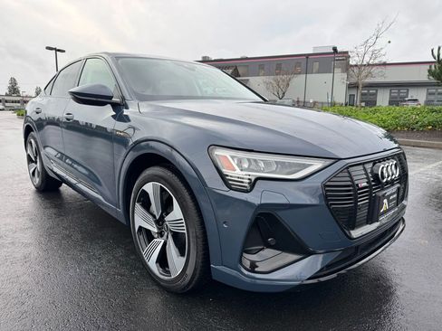 Used 2021 Audi e-tron Prestige w/ Prestige Package image 2