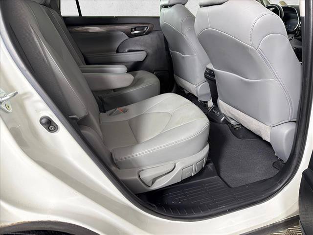 Used 2021 Toyota Highlander Platinum FWD image 17