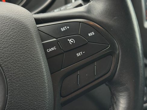 Used 2019 Jeep Cherokee Trailhawk w/ Cold Weather Group image 23