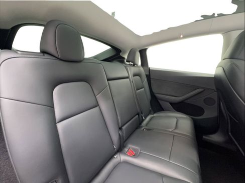 Used 2025 Tesla Model Y Long Range AWD/4WD image 24