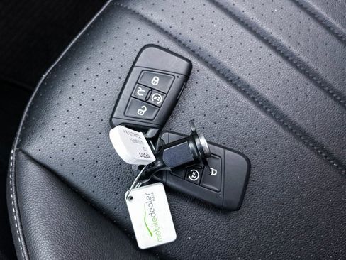 Used 2022 Volkswagen Tiguan SE R-Line image 26