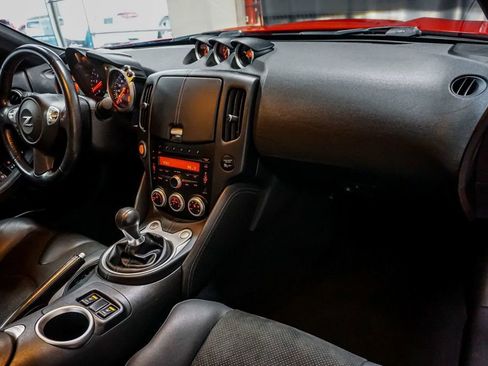 Used 2010 Nissan 370Z Touring image 33