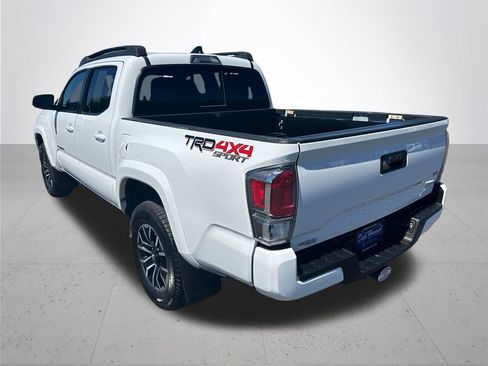 Used 2022 Toyota Tacoma TRD Sport AWD/4WD image 9