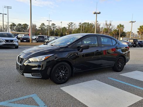 Used 2020 Nissan Versa S image 2
