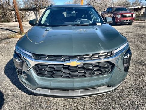 Certified 2025 Chevrolet Trax LT image 30