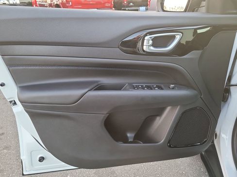 New 2026 Jeep Compass Latitude image 14