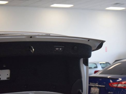 Used 2018 BMW 530i xDrive AWD/4WD image 25