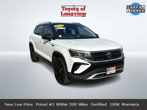 Used 2024 Volkswagen Taos SE image 1