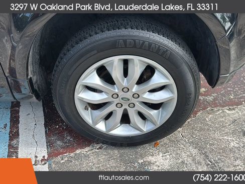 Used 2011 Land Rover LR2 HSE image 16