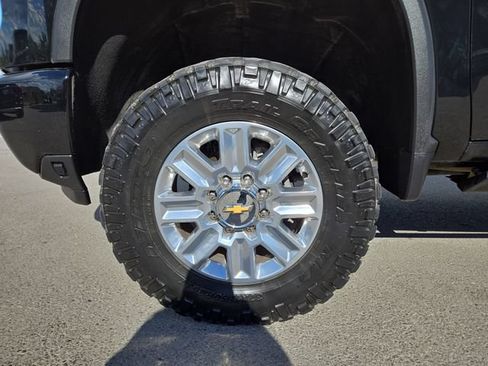 Used 2024 Chevrolet Silverado 2500 High Country w/ Technology Package AWD/4WD image 7