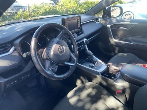 Used 2022 Toyota RAV4 SE w/ Convenience Package AWD/4WD image 4