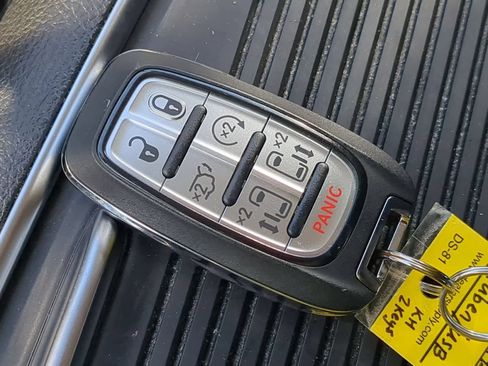 Used 2024 Chrysler Pacifica Limited w/ Trailer Tow Group AWD/4WD image 33