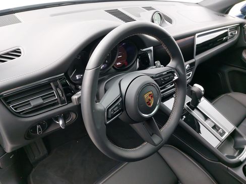 Certified 2026 Porsche Macan AWD/4WD image 18