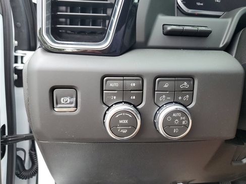 New 2026 GMC Sierra 3500 Denali Ultimate AWD/4WD image 31