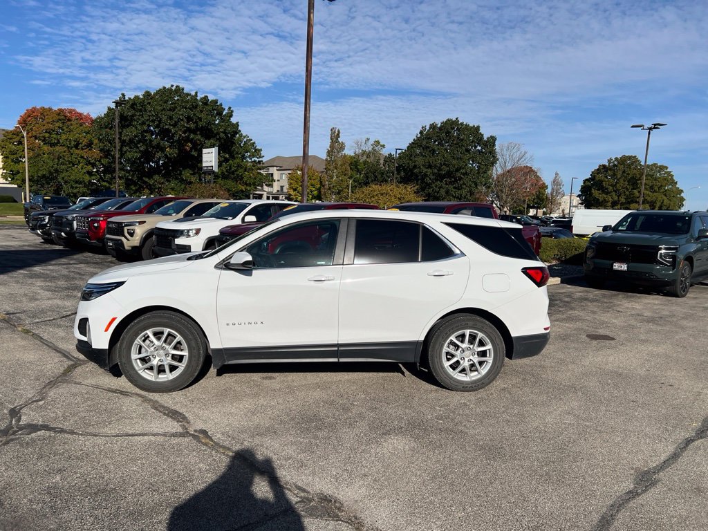 Used 2024 Chevrolet Equinox LT w/ LPO, Floor Liner Package FWD image 2