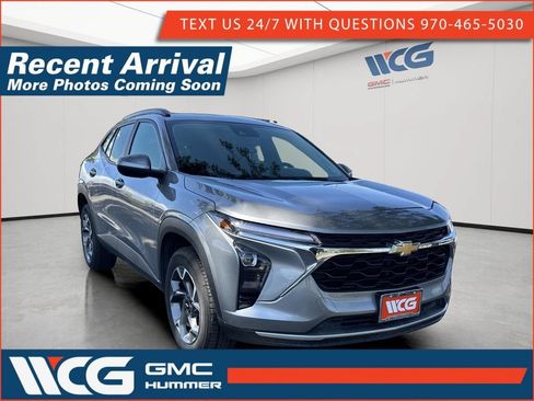 Used 2025 Chevrolet Trax LT w/ LT Convenience Package FWD image 1